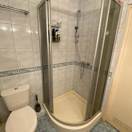 Bella Casa Economy - Skibowa, Close To Bielany 아파트