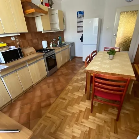 Bella Casa Economy - Skibowa, Close To Bielany 아파트